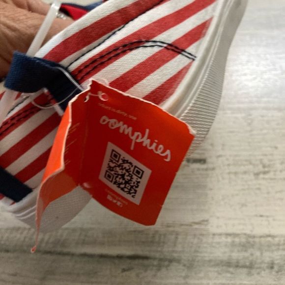 Oomphies red white blue slip on sneakers Size 2 NWT - Picture 6 of 8